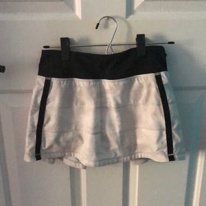 size 2 lululemon skirt